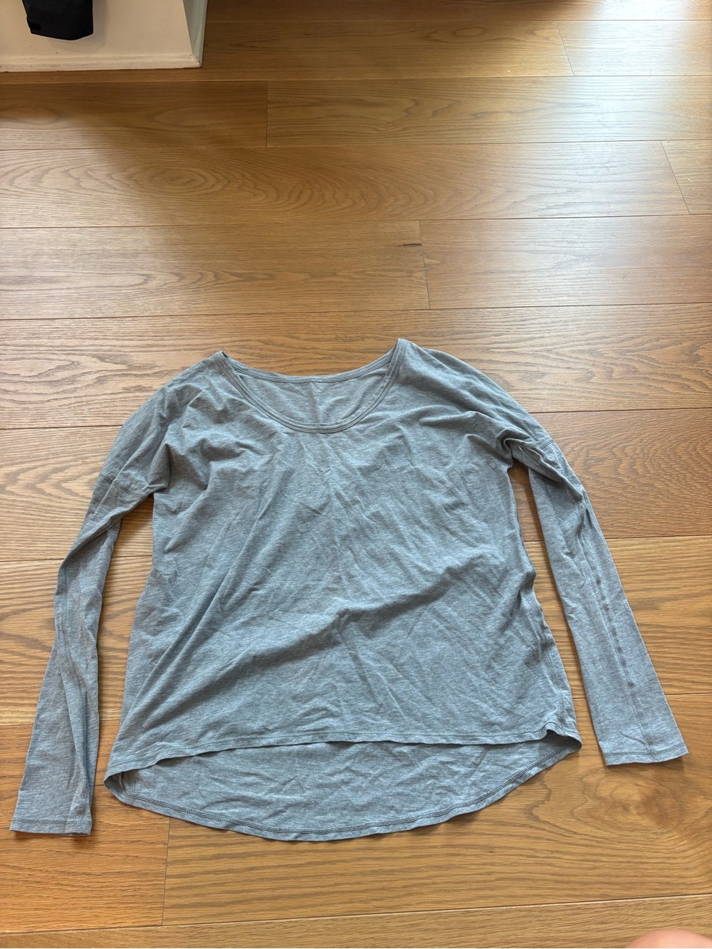 lululemon athletica Lightweight Gray Long Sleeve Scoop Neck Top